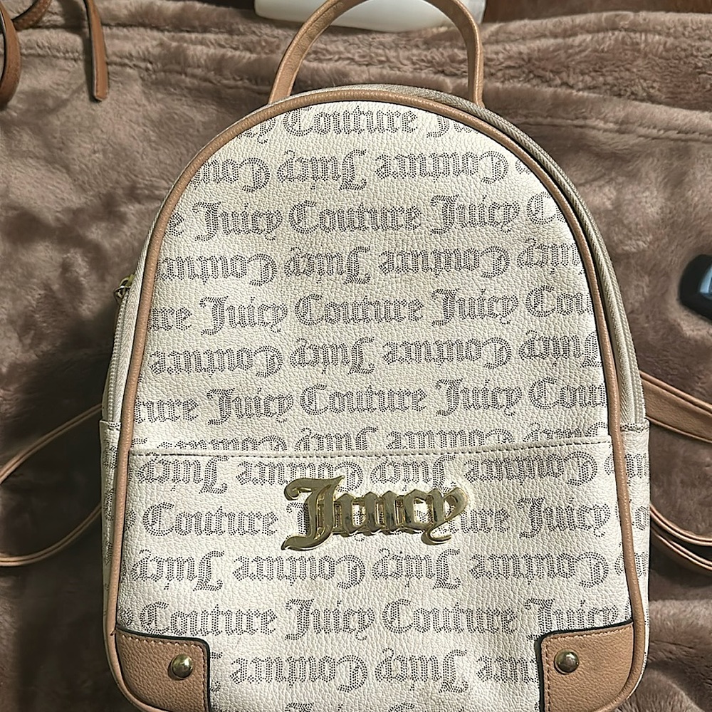Beautiful juicy couture bag ! Good condition used lightly. Cream color